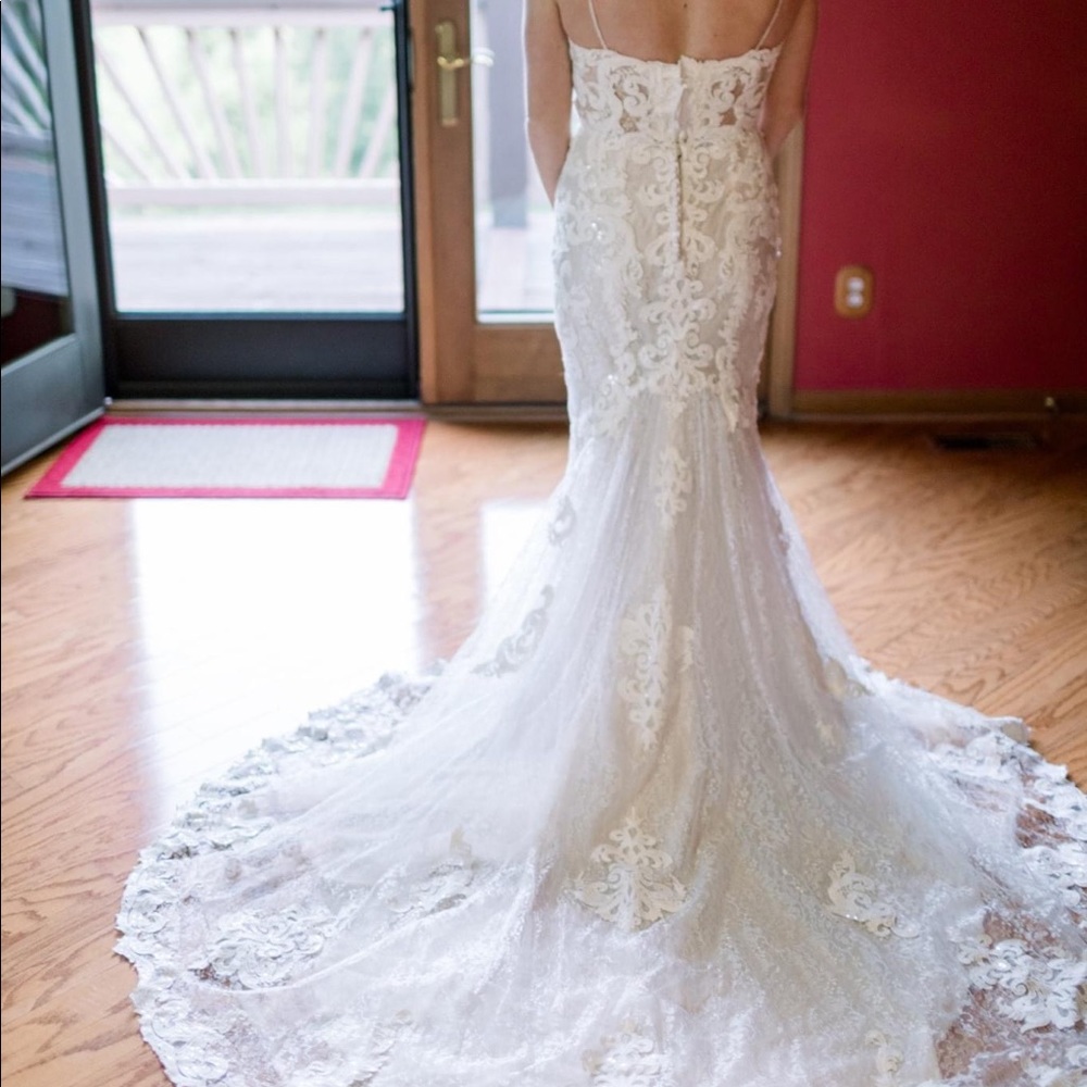 Beautiful wedding dress!